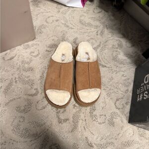 UGG Greenport slippers